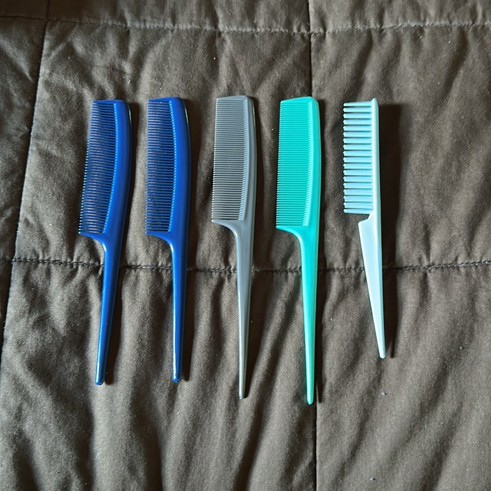 Assorted Plastic Rattail Combs - Picture 11 of 12